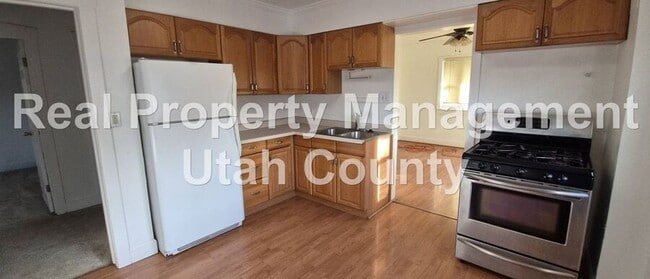 Building Photo - 341 N 400 W St