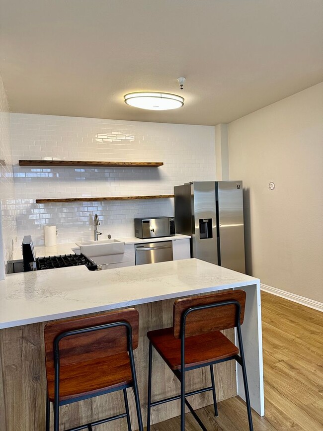 Foto del edificio - Pet Friendly Live/Work Loft in Oakland Tow...