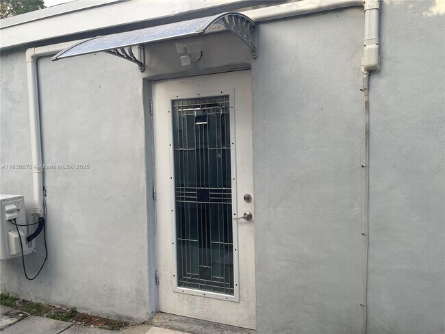 Foto del edificio - 3201 Jackson Blvd