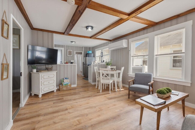 Building Photo - 2 Island Path