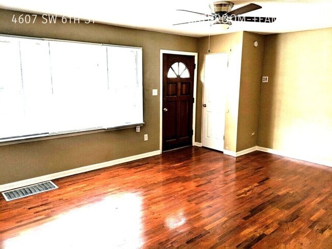 Foto del edificio - 4607 SW 6th St