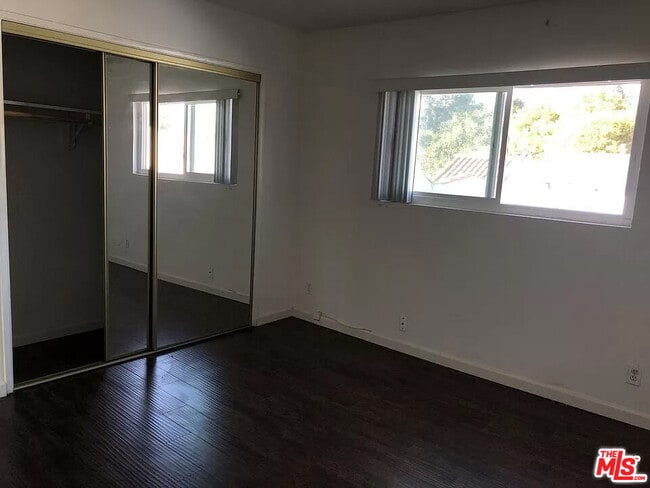 Building Photo - 2530 Carmona Ave
