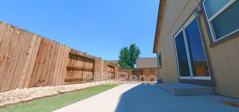 Building Photo - 663 Canary Cir