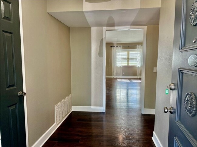 Building Photo - 2714 W Fir St