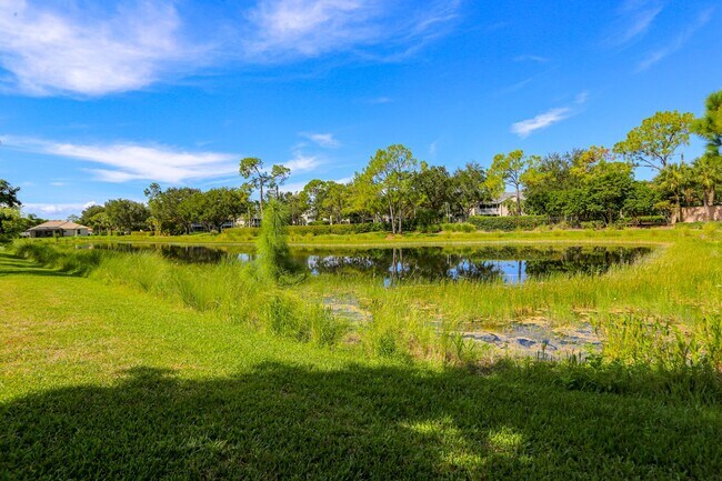 Building Photo - ***3BED+DEN/2BATH***AUTUMN WOODS***SEASONA...