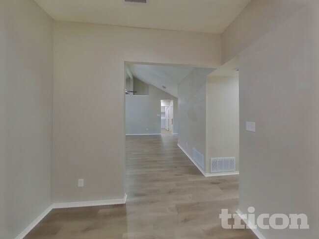 Building Photo - 1624 Bent Brook Dr