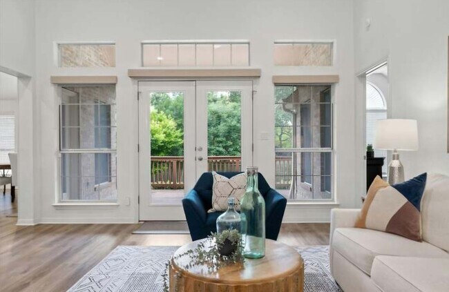 Foto del edificio - Gorgeous 4/BR 3/BA One-Level Home with Mod...