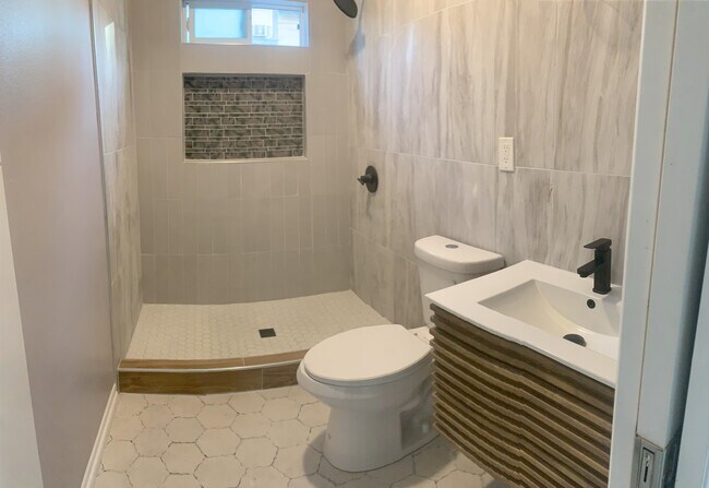 baño completo - 3448 Fairmount Blvd
