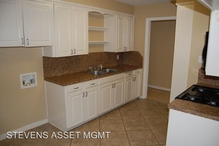 Building Photo - 1817 Southview Dr