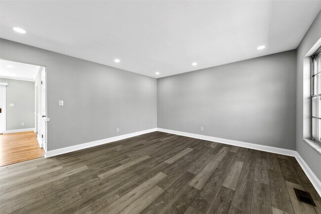 Building Photo - 1308 Havenhurst Rd