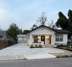 Building Photo - 2427 W Southcross Blvd