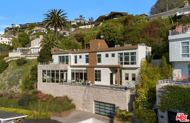 Foto del edificio - 8271 Woodshill Trail