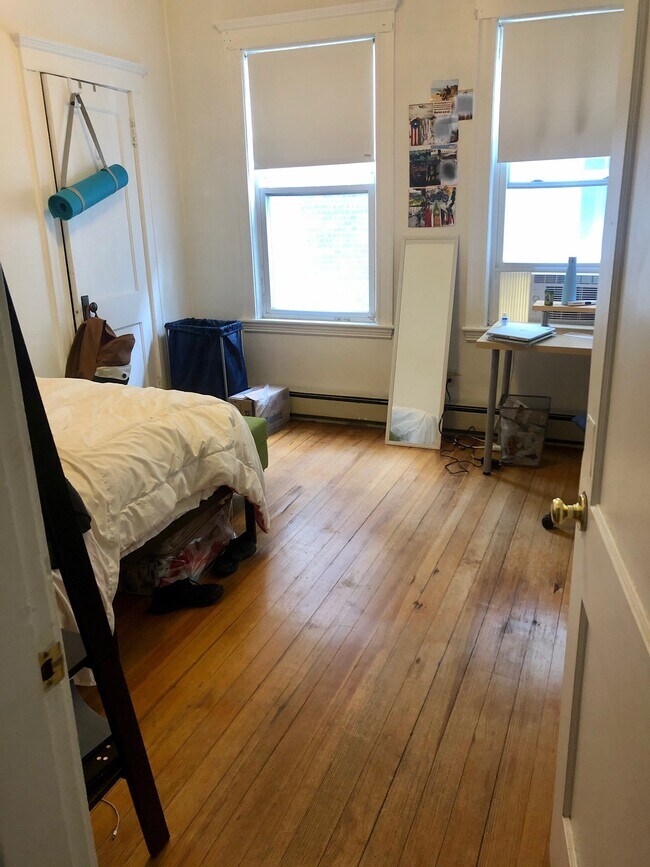 Foto del edificio - 205 Rawson Rd