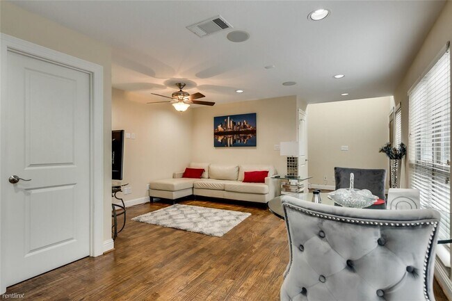 Foto del edificio - 1 br, 1.5 bath Duplex - 4973 Thunder Rd Un...