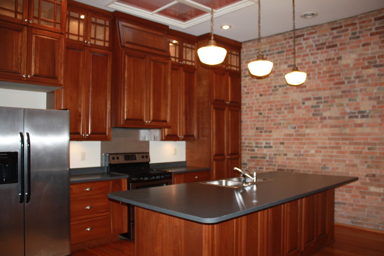 Primary Photo - 429 E 4th St