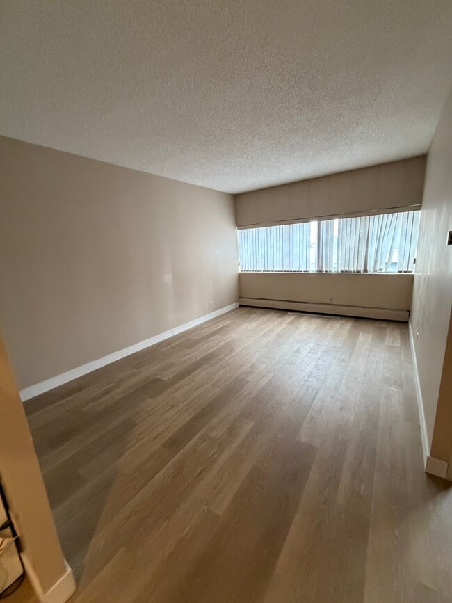 Building Photo - 330 on 25th