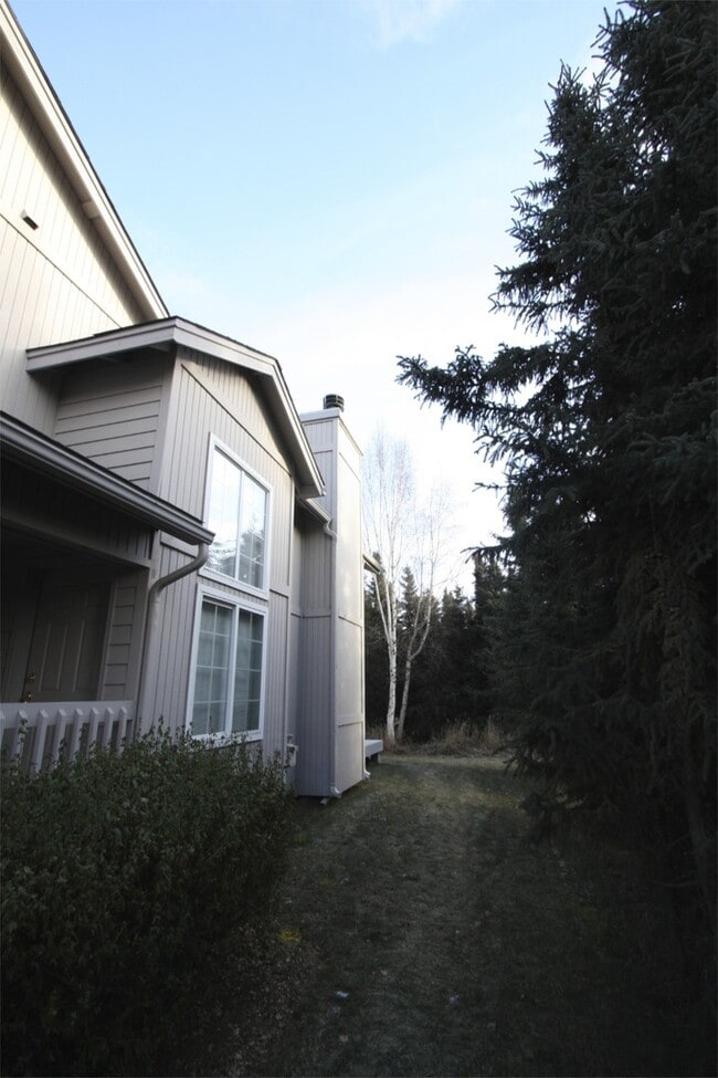 Building Photo - 3 Bedroom West Anchorage Townhouse