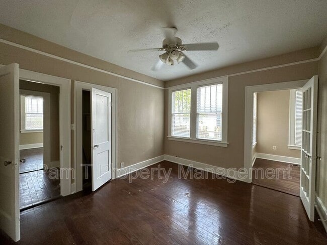 Building Photo - 724 E 49th St