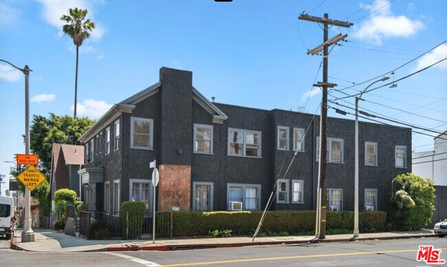 Foto del edificio - 1777 N Gower St