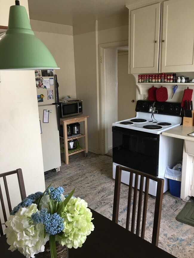 Building Photo - Great 1 bedroom apartment! Close to BYU