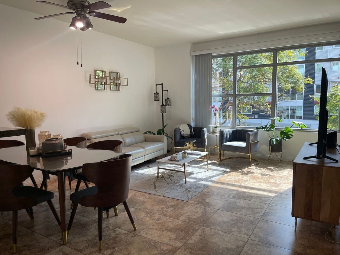 Foto principal - Large 1 Bedroom 1 Bath next to Petco Park