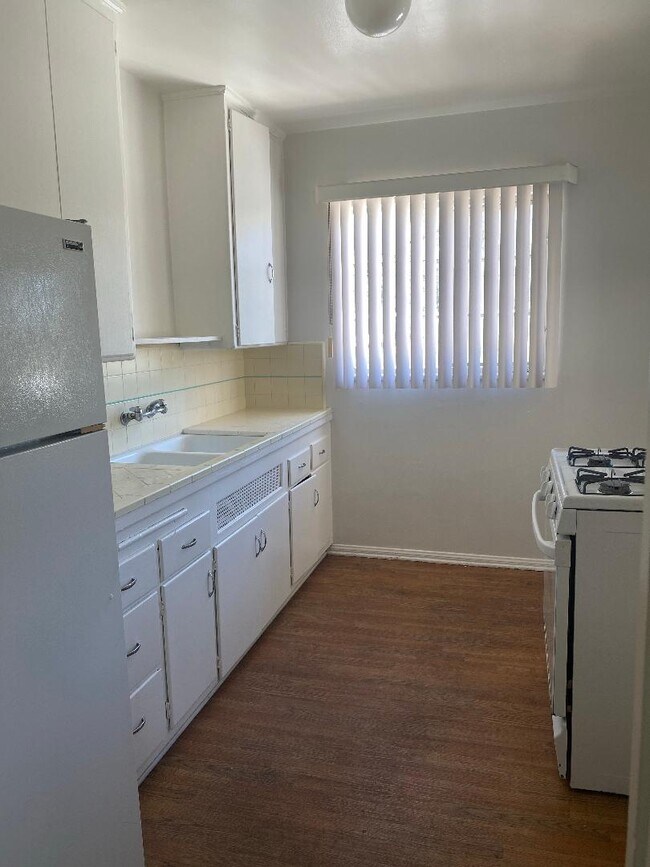 Building Photo - 3732 Carmona Ave