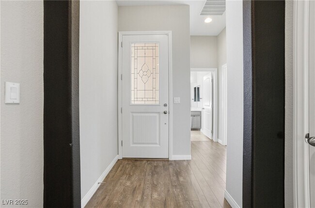 Foto del edificio - 692 Nathanial Ct