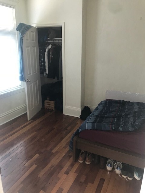 Foto del edificio - 4 bedroom house 1.5 bathrooms