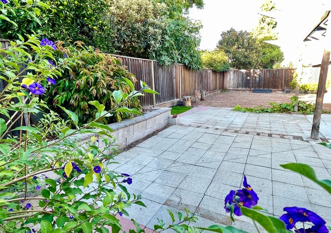 Foto del edificio - 2365 Fallingtree Dr