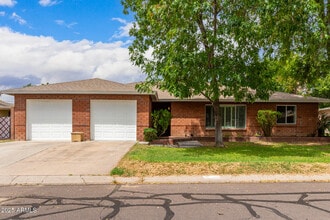 Building Photo - 1928 E Palo Verde Dr