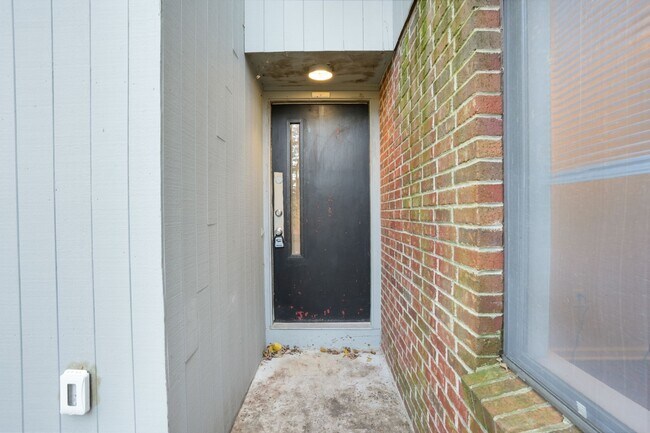 Building Photo - 8 Quarry Cor