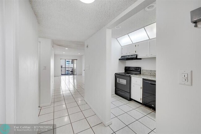Building Photo - 4111 Stirling Rd