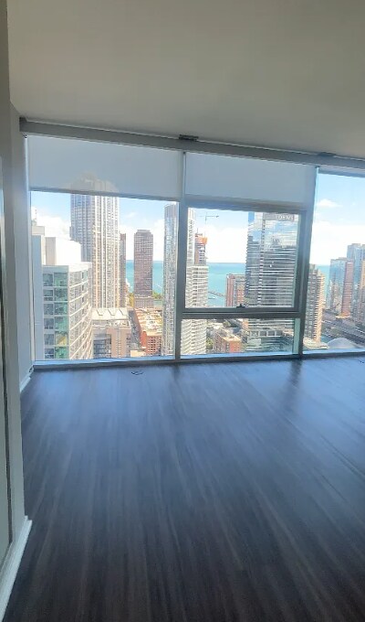 Foto del edificio - 205 E Grand Ave