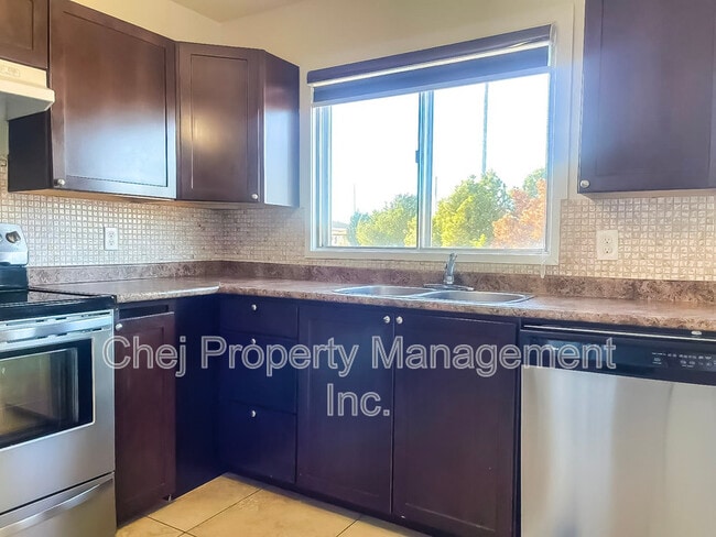 Photo du bâtiment - 13411-13461 61 St NW