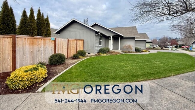 Building Photo - 608 SE Liberty Dr