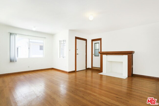 Foto del edificio - 1730 N Kenmore Ave