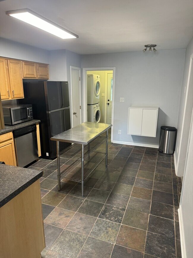 Building Photo - Beautifully Updated Two Bed, Two Bath Pair...