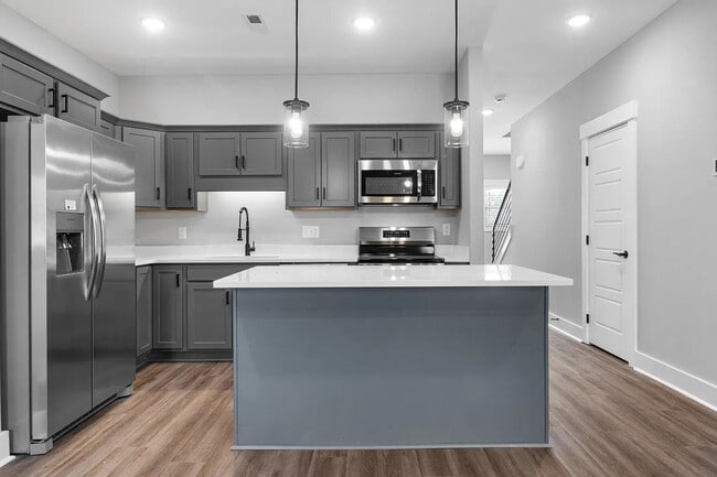 Foto del edificio - Newer End-Unit Townhome in Gated 11 South Community