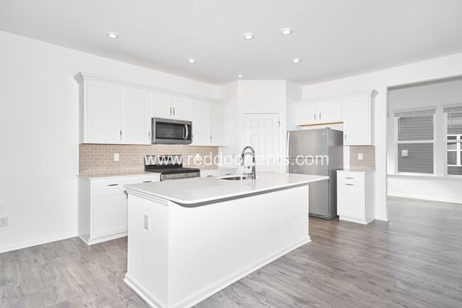 Building Photo - Come Home to This New TownHome! Maintenanc...
