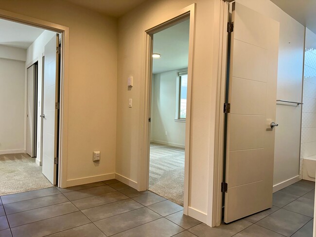 Building Photo - Rare Newer Build 4 bedroom Ballard Home fo...
