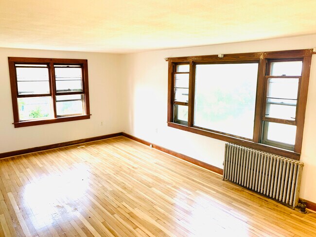 Building Photo - 202 Grove Ave