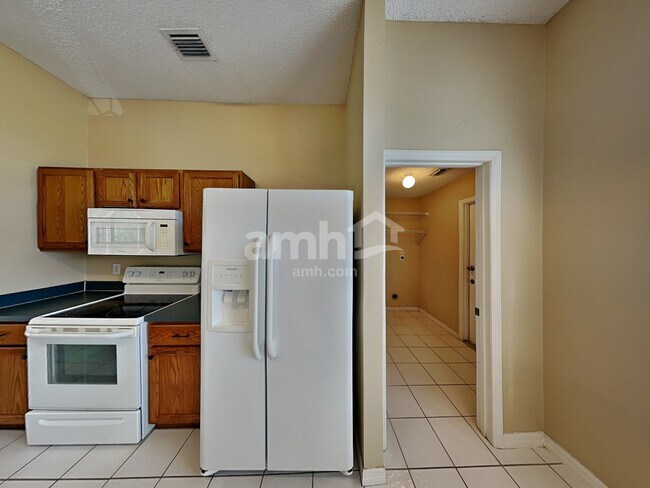 Building Photo - 6200 Erik Ct