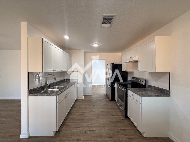 Building Photo - 5911 Autumn Lake