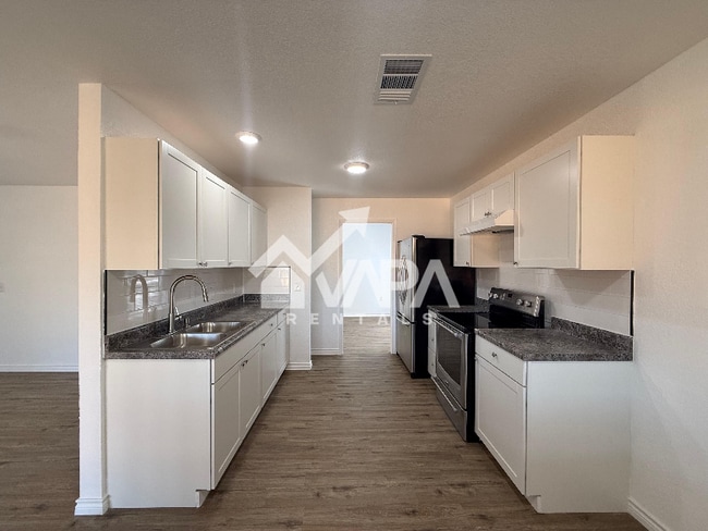 Foto del edificio - 5911 Autumn Lake