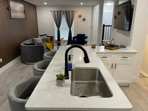 Foto del edificio - 446 Marquette Dr