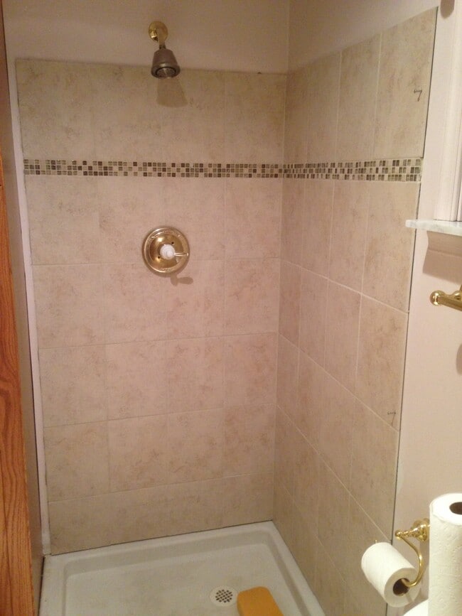 Building Photo - 304 E Broad St