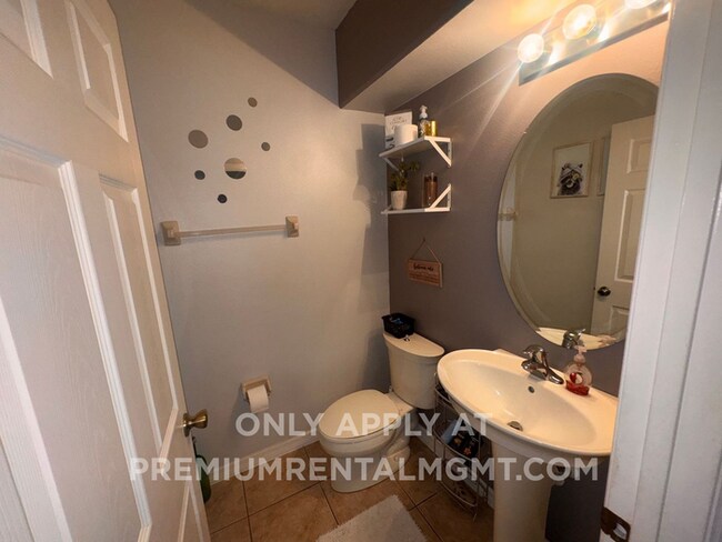 Foto del edificio - 2228 Seven Oaks Dr