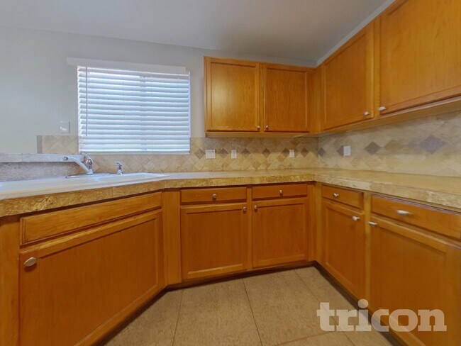 Building Photo - 11229 W Devonshire Ave