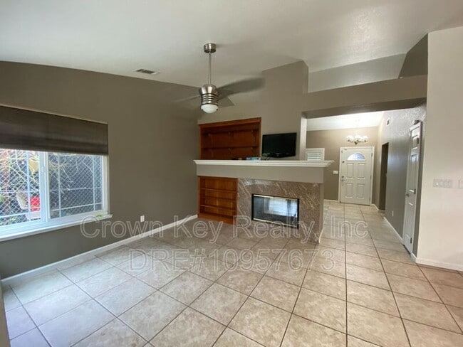 Foto del edificio - 395 Morris Phelps Dr