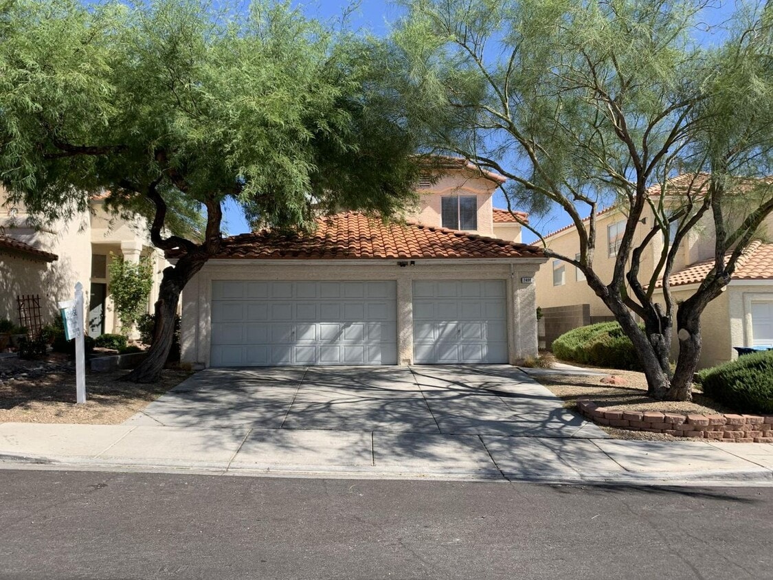 Primary Photo - 4 Bedroom Pool Home